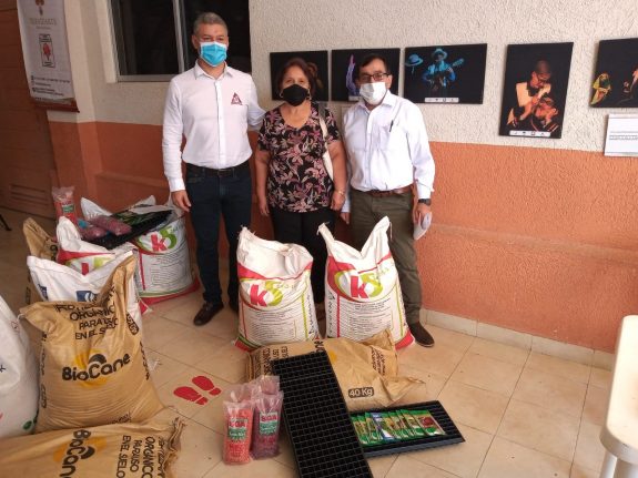 32 personas, entre caficultores y agricultores, recibieron fertilizantes, herramientas y semillas por parte del Comité de Cafeteros del Quindío y la Alcaldía de La Tebaida