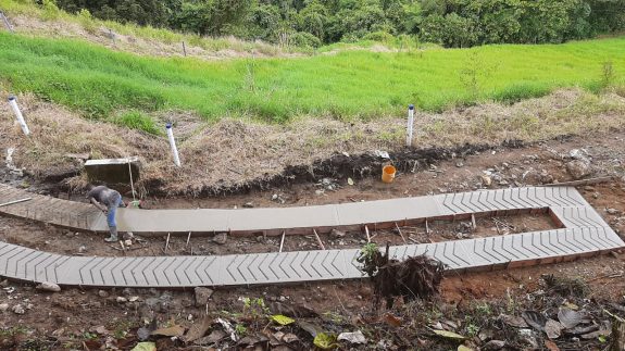 En Salento, Calarcá y Filandia avanzan obras de mejoramiento de vías terciarias y construcción de cintas huella