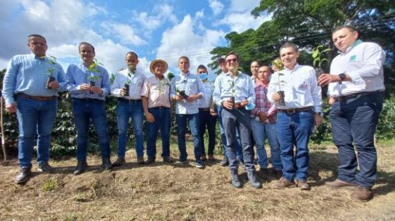 Nestlé, con el apoyo de la FNC, sembrará 7,5 millones de árboles en Colombia
