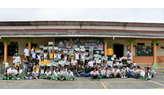 Comité de Cafeteros inició la entrega de 3.263 kits escolares en la zona rural del Quindío